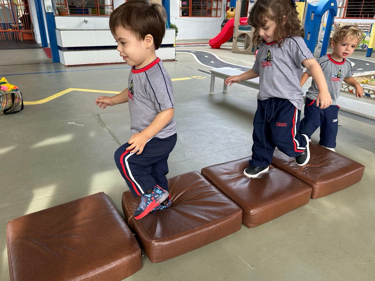 Circuito motor no pátio coberto